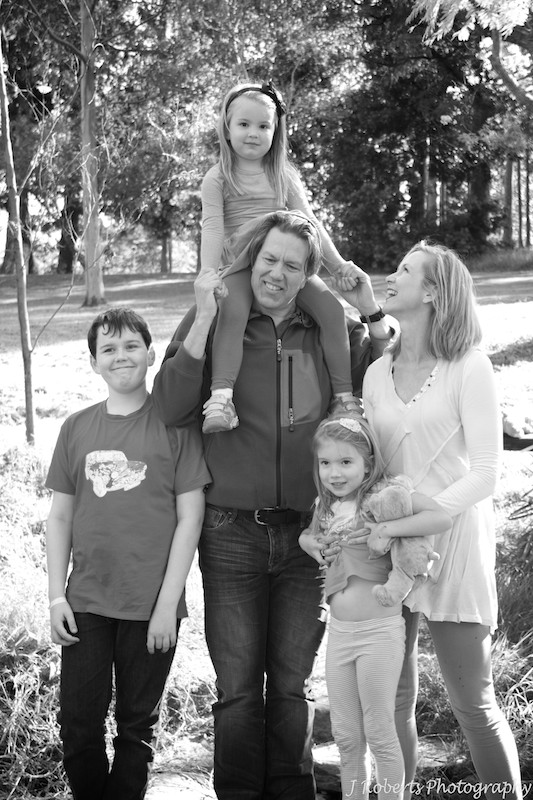 Family of 5 laughing- family portrait photography